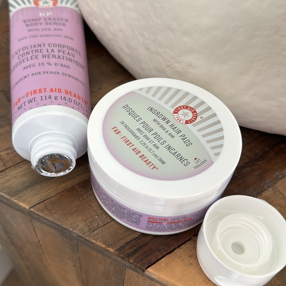 First Aid Beauty KP Bump Eraser Body Scrub & ingrown hair pads - Picture 3 of 3